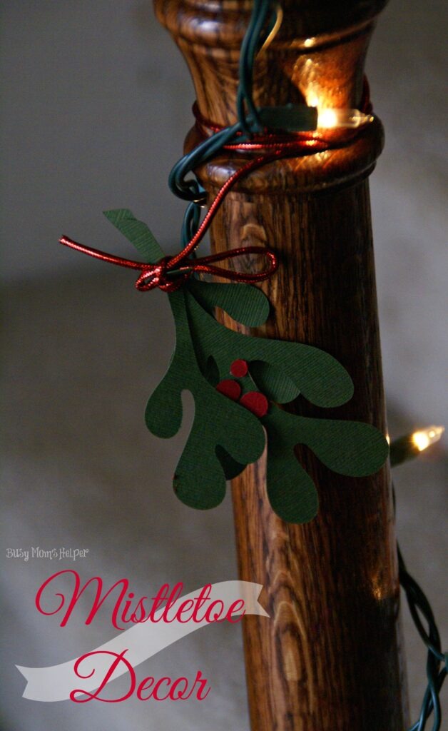DIY Mistletoe Decor with Free Printable Pattern / Busy Mom's Helper
