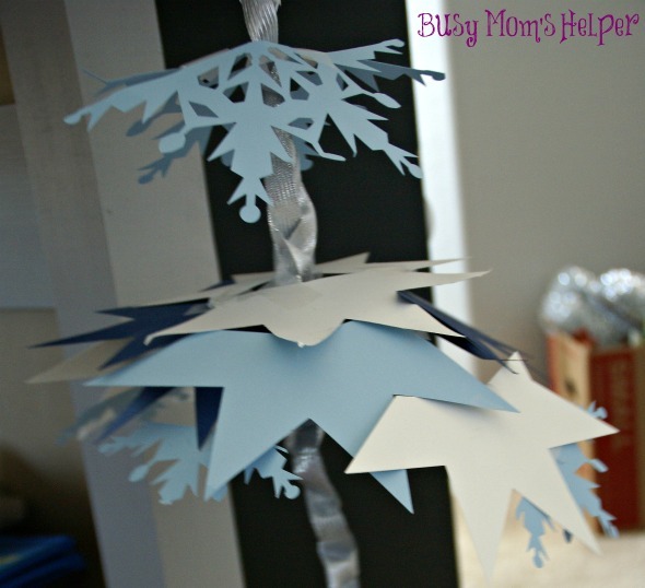 Elsa Frozen Chandelier / by www.BusyMomsHelper.com #Frozen #Elsa #DIY