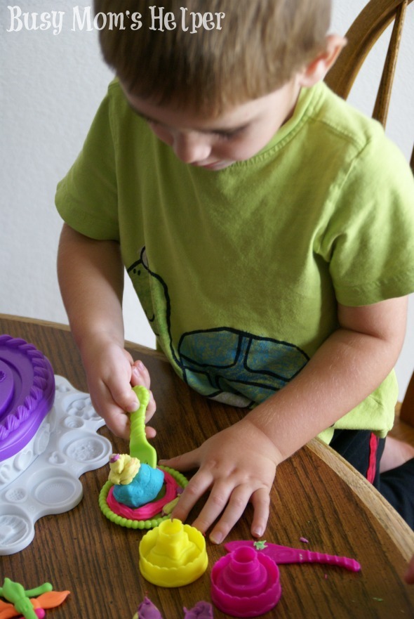 Happy National Play Doh Day with Busy Mom's Helper #playdohday #kidfun #gifts