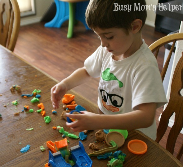 Happy National Play Doh Day with Busy Mom's Helper #playdohday #kidfun #gifts