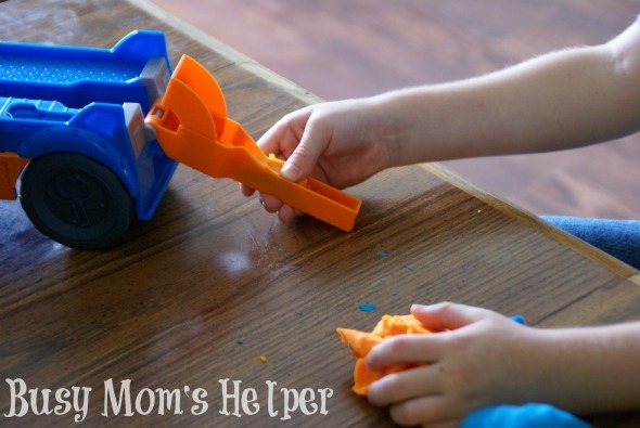 Happy National Play Doh Day with Busy Mom's Helper #playdohday #kidfun #gifts
