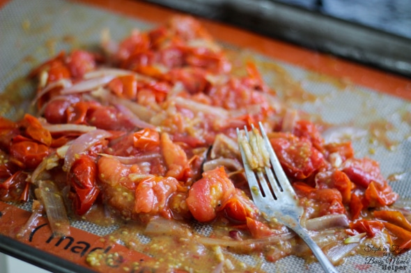Spiralized Zucchini with a Simple Roasted Tomato Sauce l Gluten-Free and Vegetarian l by Steph in Thyme for Busy Mom's Helper