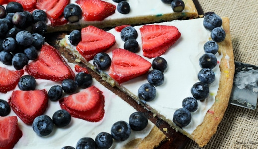 Gluten-Free Sugar Cookie 4th of July Pizza l Steph in Thyme for Busy Mom's Helper