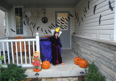EvilQueen-SnowWhite-Halloween-costumeDIY