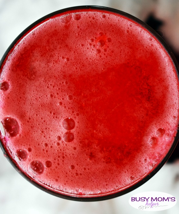 Strawberry Cotton Candy Mocktail Recipe / A great kid-friendly Valentine's Day Drink recipe!