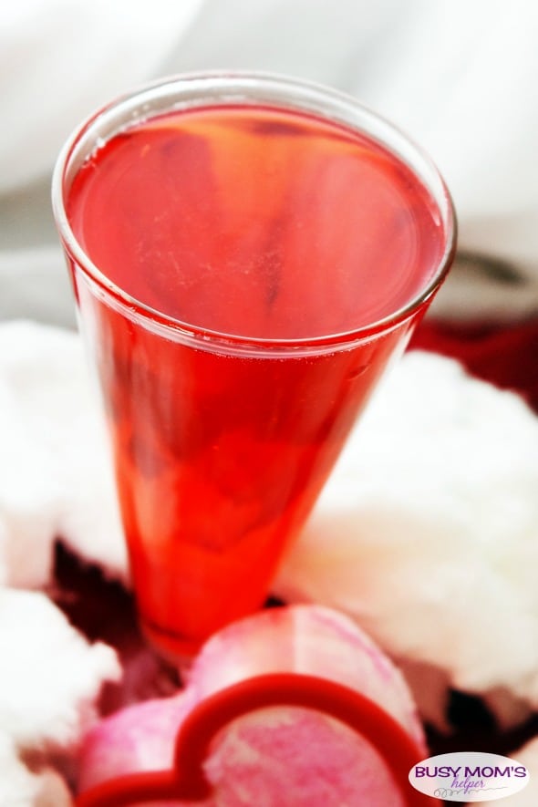 Strawberry Cotton Candy Mocktail Recipe / A great kid-friendly Valentine's Day Drink recipe!