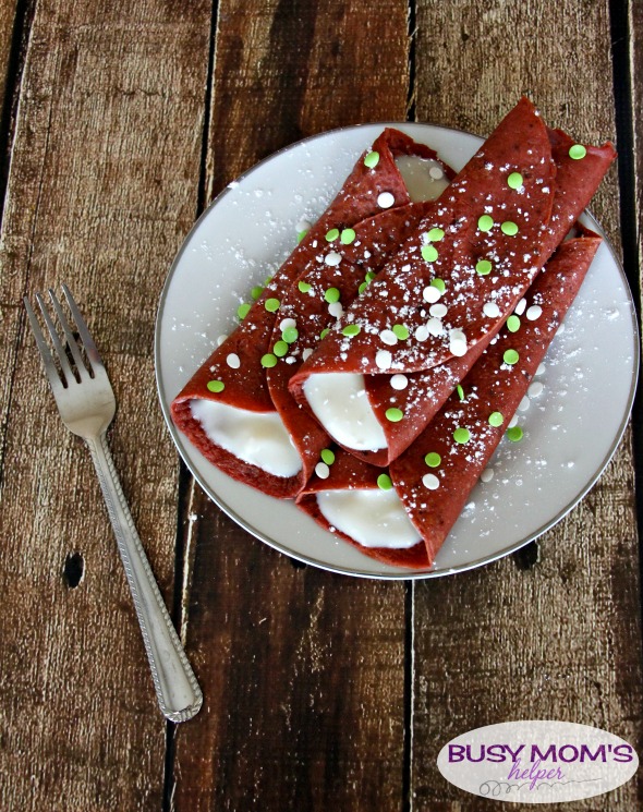 Christmas Crepes with Mint Sweet Cream Filling / a delicious and easy holiday recipe perfect for breakfast, snack or even dessert! #crepe #crepes #holidayfood #holidays #christmas #breakfast #snack #dessert #easyrecipe #mint #sweetcream