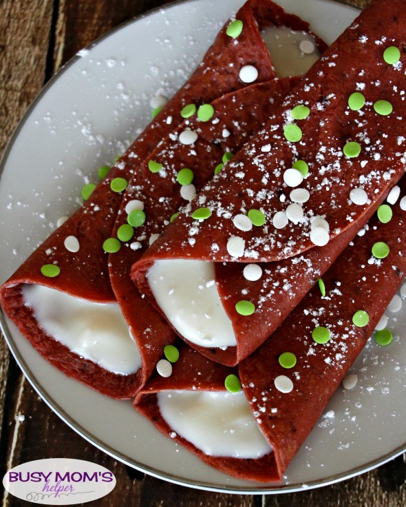 Christmas Crepes with Mint Sweet Cream Filling / a delicious and easy holiday recipe perfect for breakfast, snack or even dessert! #crepe #crepes #holidayfood #holidays #christmas #breakfast #snack #dessert #easyrecipe #mint #sweetcream