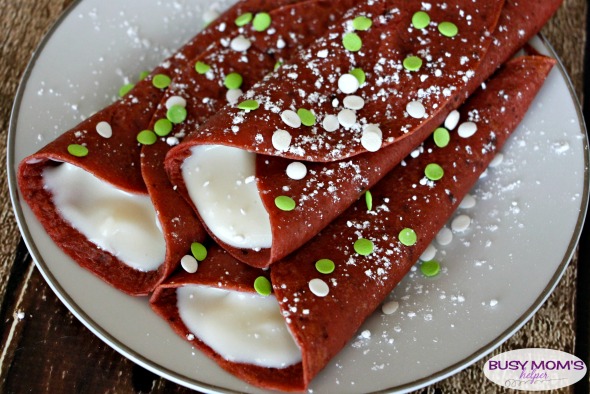 Christmas Crepes with Mint Sweet Cream Filling / a delicious and easy holiday recipe perfect for breakfast, snack or even dessert! #crepe #crepes #holidayfood #holidays #christmas #breakfast #snack #dessert #easyrecipe #mint #sweetcream