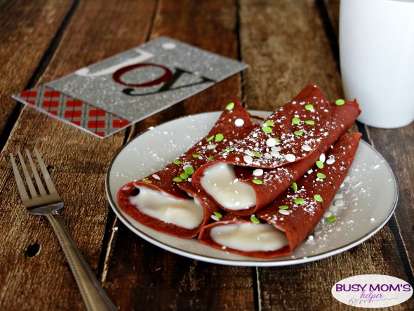 Christmas Crepes with Mint Sweet Cream Filling / a delicious and easy holiday recipe perfect for breakfast, snack or even dessert! #crepe #crepes #holidayfood #holidays #christmas #breakfast #snack #dessert #easyrecipe #mint #sweetcream