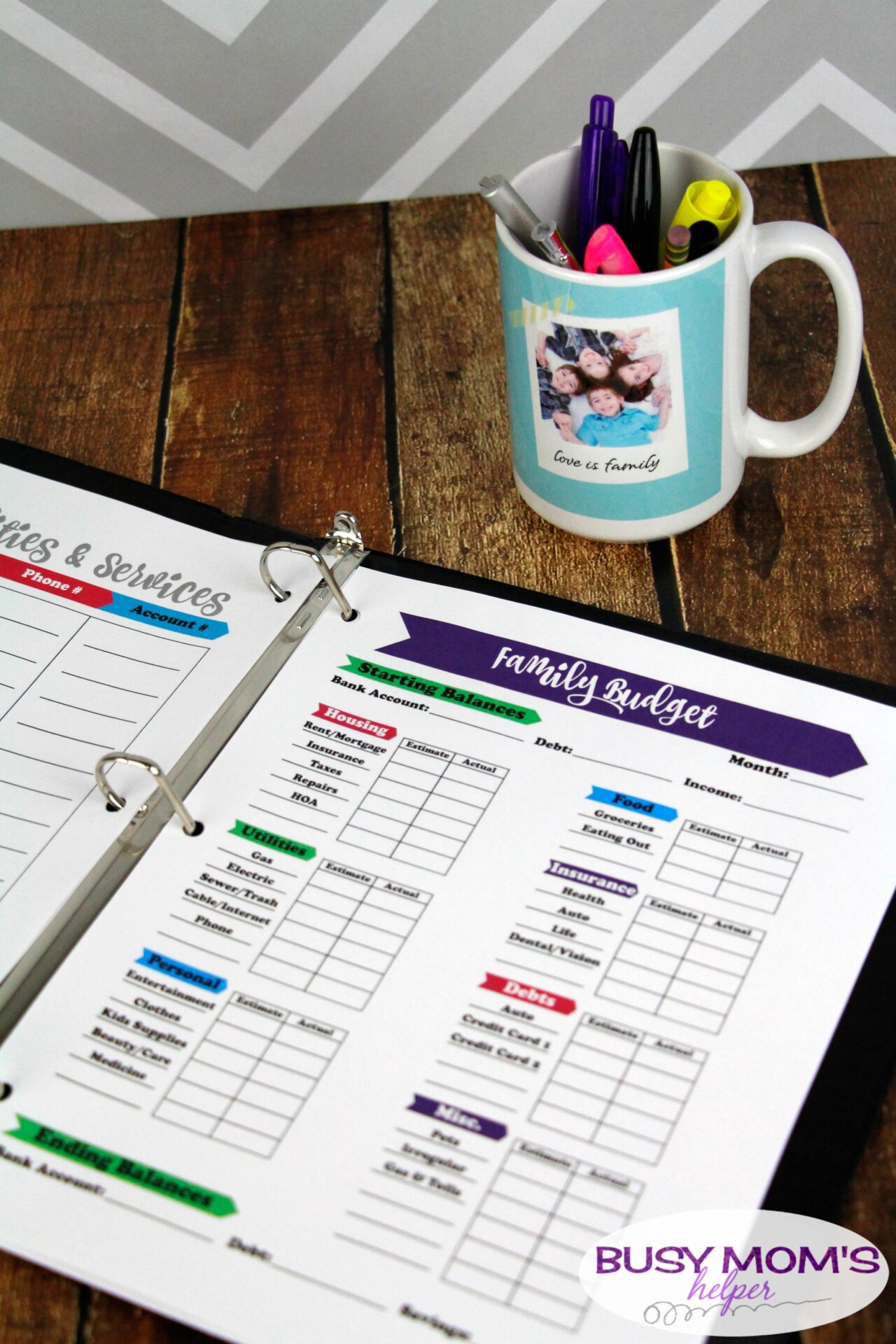 Family Home Binder Printables - keep all your family's important information in one, simple place with this helpful printable pack perfect for busy moms! There's pages for emergency contacts & plans, birthdays, medical and school information, budgets, weekly tasks and to do lists, menu and shopping lists, babysitter sheet & more! #printable #homebinder #familybinder #busymoms #homemanagement
