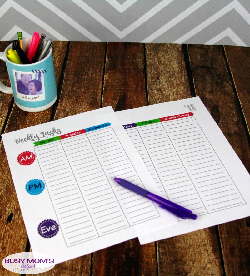 Family Home Binder Printables - keep all your family's important information in one, simple place with this helpful printable pack perfect for busy moms! There's pages for emergency contacts & plans, birthdays, medical and school information, budgets, weekly tasks and to do lists, menu and shopping lists, babysitter sheet & more! #printable #homebinder #familybinder #busymoms #homemanagement