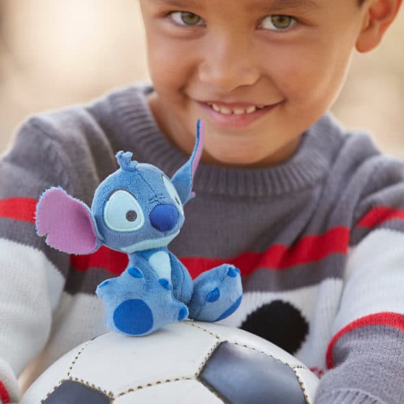 100 Stocking Stuffers under $10 / great budget friendly stocking stuffer ideas #stockingstuffers #gifts #holidays #christmas #holidaygift #stockingstufferideas #cheapstockingstuffers #budgetfriendly #cheapgifts #affordablegifts #undertendollars