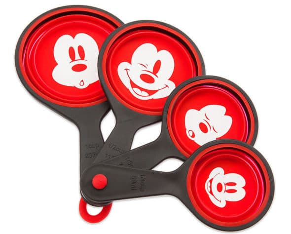 Holiday Gift Guide: Gifts for Disney Fans #holidaygiftguide #giftguide #giftideas #disneygifts #disneygiftideas #disneyfans #disney