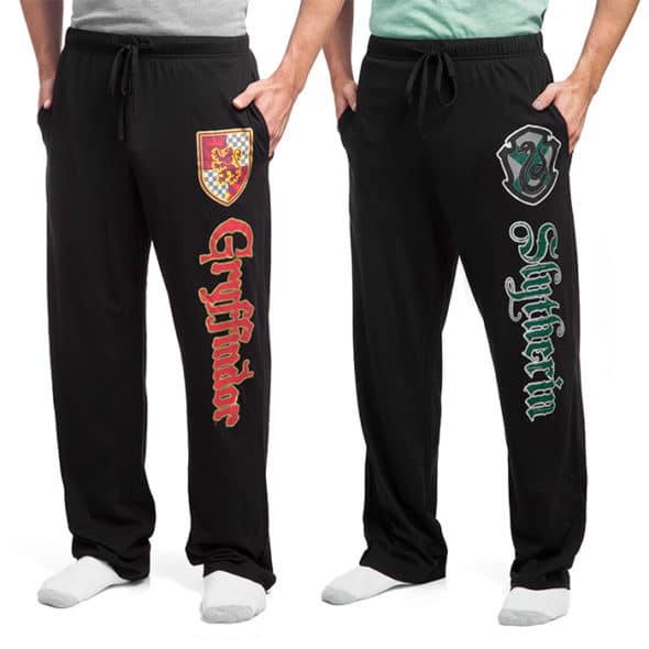 Holiday Gift Guide: Gifts for Nerds & Geeks / Whether Star Wars or Star Trek, Marvel or DC, Dr. Who, Harry Potter or any other incredible brands, here's a great list of perfect gifts for my fellow nerds & geeks! #holidaygiftguide #gifts #starwars #startrek #drwho #marvel #dc #superhero #harrypotter #giftideas #nerdgifts #geekgifts