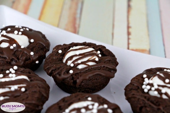 Mint Hot Chocolate Brownies #recipe #brownies #hotchocolate #hotchocolatebrownie #mintbrownie #minthotchocolate #minthotcocoa #hotcocoa #dessert #chocolate